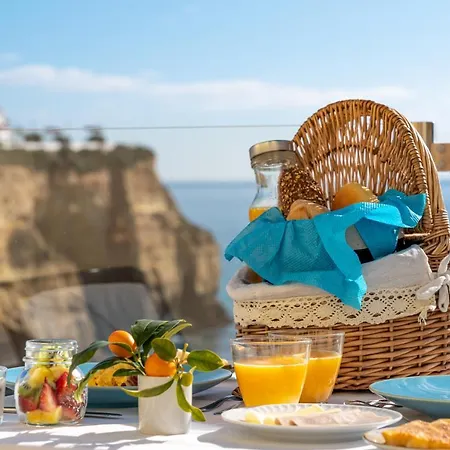 Πανσιόν Castelo 4*