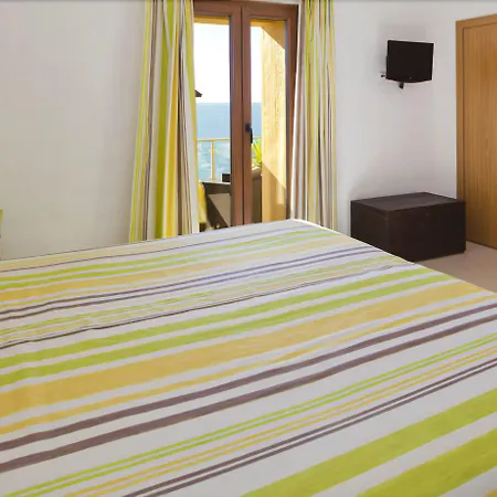 Πανσιόν Castelo 4*