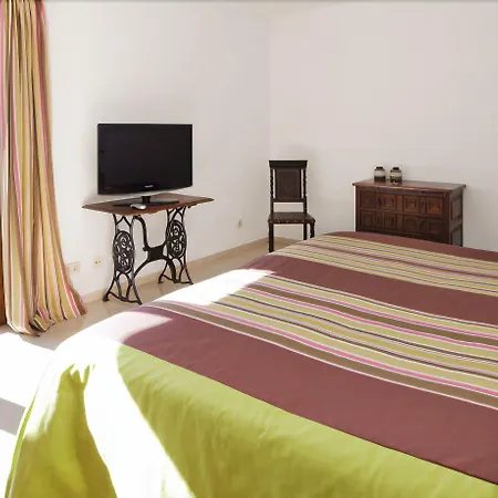 Castelo بيت ضيافة